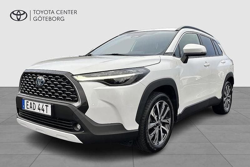 Vit Begagnad 2022 Toyota Corolla Cross Executive SUV | 389 900 kr (Lite dyr) - Bild 1/2