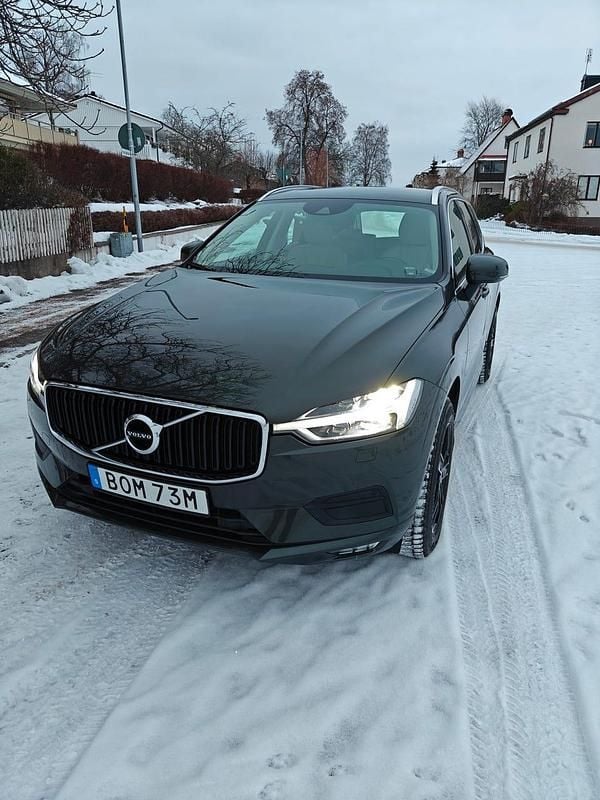 Pine grey metallic Begagnad 2020 Volvo XC60 Momentum SUV | 380 000 kr (Superpris) - Bild 1/4