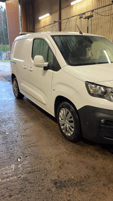 Begagnad Peugeot Partner 130 HK (95 kW) 2019 Minibuss