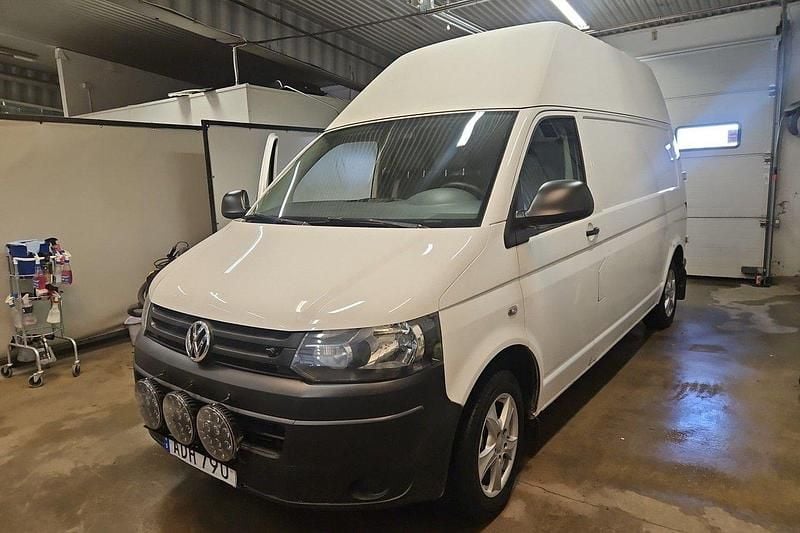 Vit Begagnad 2015 VW T5 Van | 99 500 kr (Marknadspris) - Bild 1/4