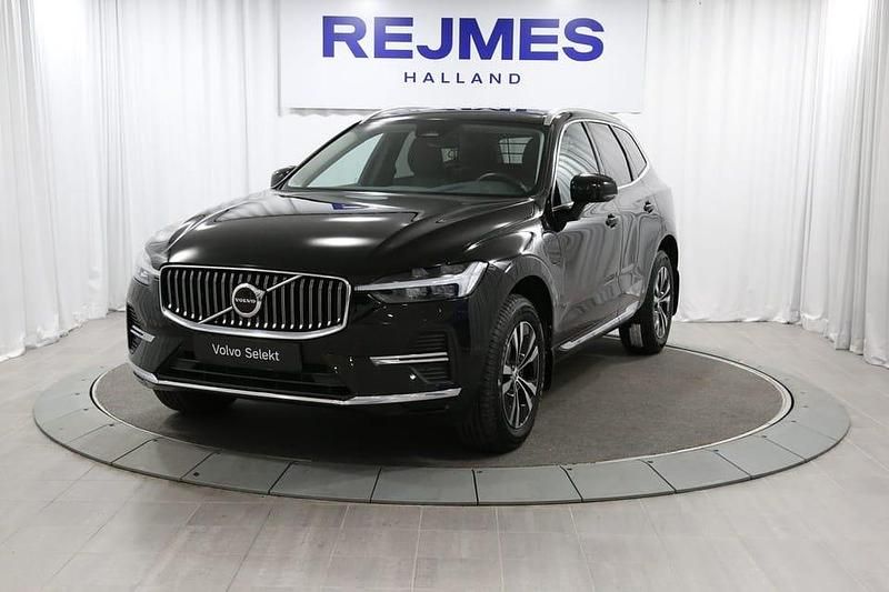 Svart Begagnad 2023 Volvo XC60 Core SUV | 409 500 kr (Marknadspris) - Bild 1/4