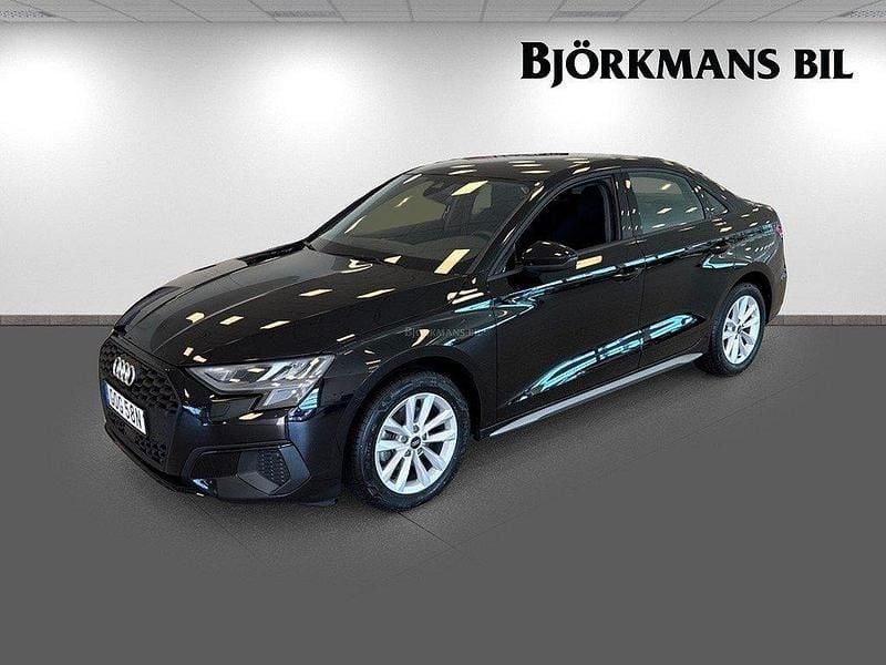 Svart Begagnad 2022 Audi A3 Sedan | 284 900 kr (Marknadspris) - Bild 1/4