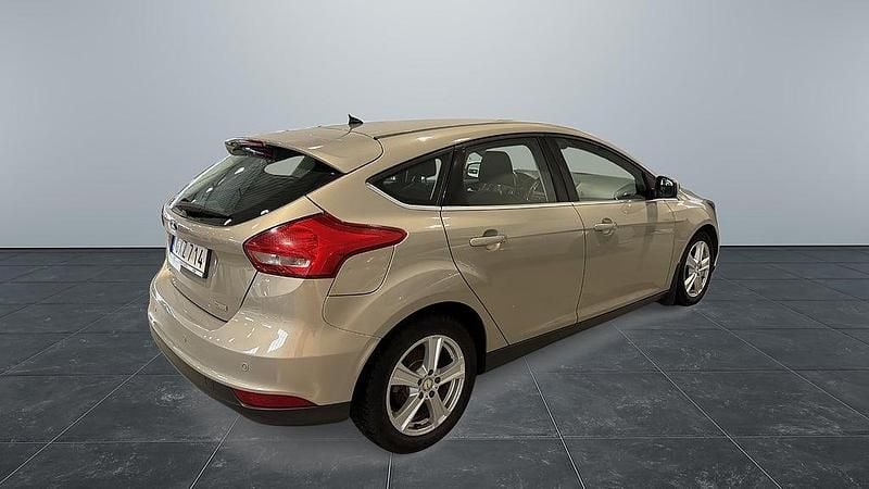 Begagnad Ford Focus Titanium 101 HK (74 kW) 2015 Grå Halvkombi