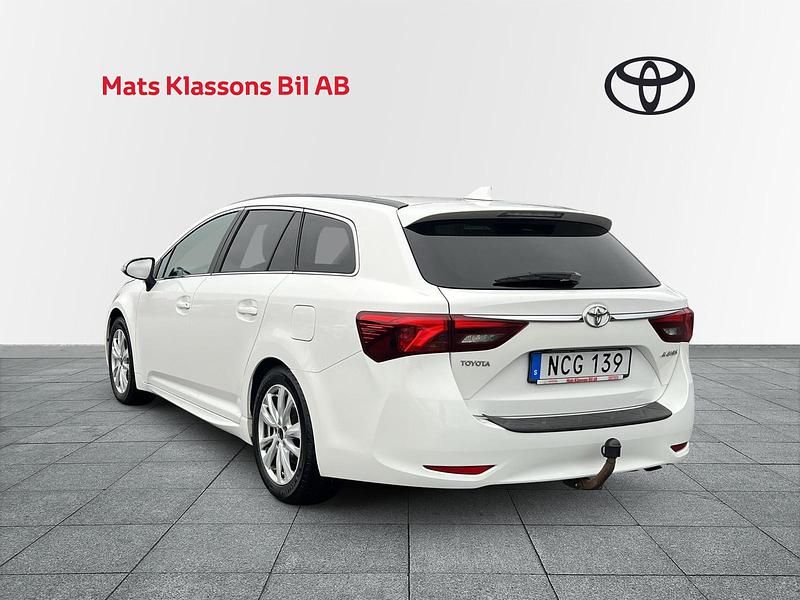 Begagnad Toyota Avensis 144 HK (105 kW) 2015 Vit Kombi