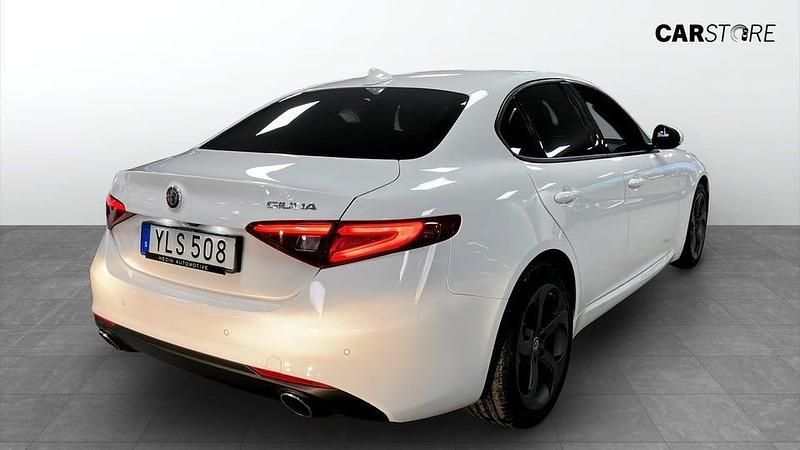 Begagnad Alfa Romeo Giulia Super 200 HK (147 kW) 2018 Vit Sedan