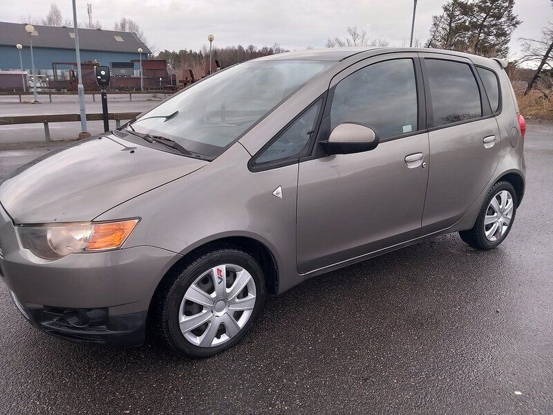 Begagnad Mitsubishi Colt 95 HK (69 kW) 2010 Halvkombi