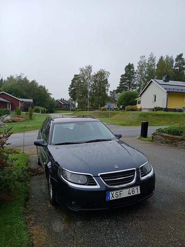 Blå Begagnad 2006 Saab 9-5 Vector Kombi | 22 000 kr (Marknadspris) - Bild 1/4