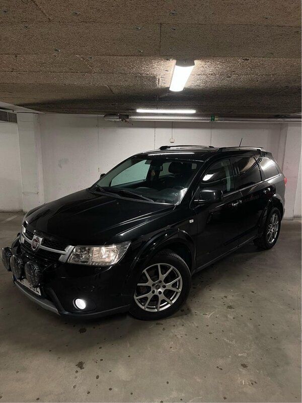 Svart Begagnad 2014 Fiat Freemont SUV | 94 900 kr (Marknadspris) - Bild 1/4