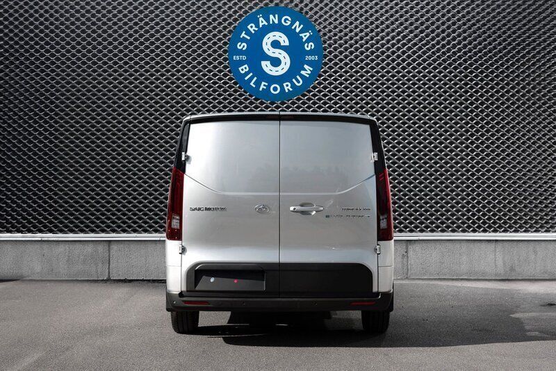 Begagnad Maxus eDeliver 7 150 kW (204 HK) 2024 Grå (silvermetallic) Van