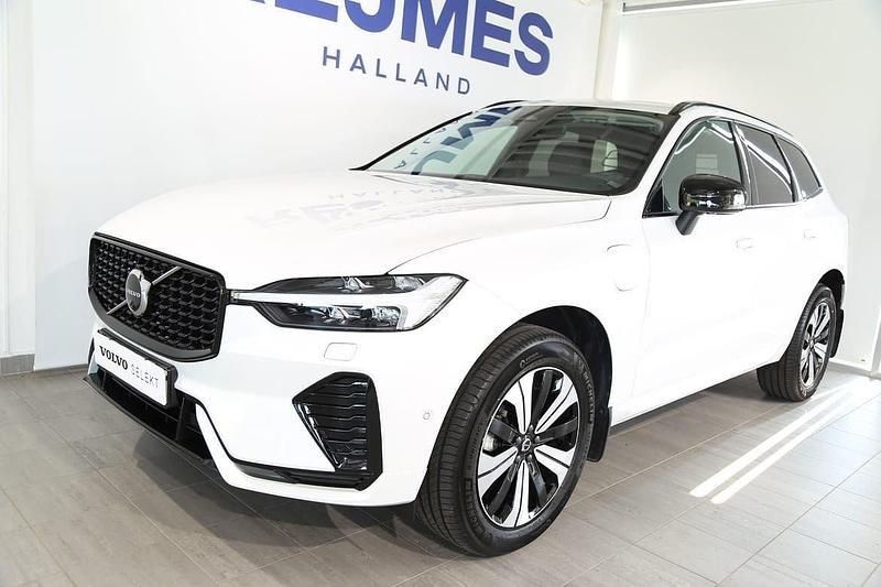 Vit Begagnad 2024 Volvo XC60 Plus SUV | 549 500 kr (Marknadspris) - Bild 1/4