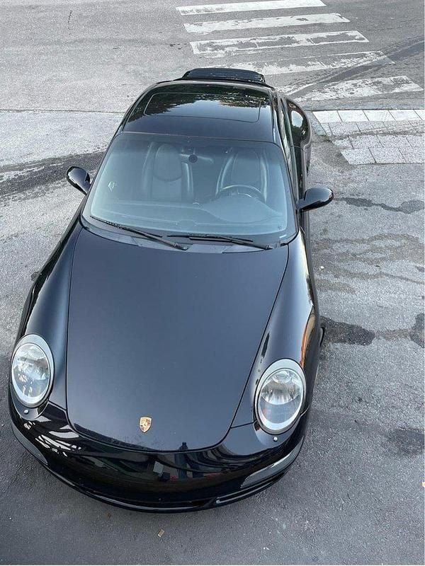 Svart Begagnad 2007 Porsche 911 Carrera 4S Sportkupé | 699 000 kr (Marknadspris) - Bild 1/4