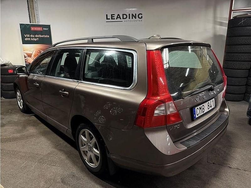 Begagnad Volvo V70 Momentum 231 HK (169 kW) 2010 Grå Kombi
