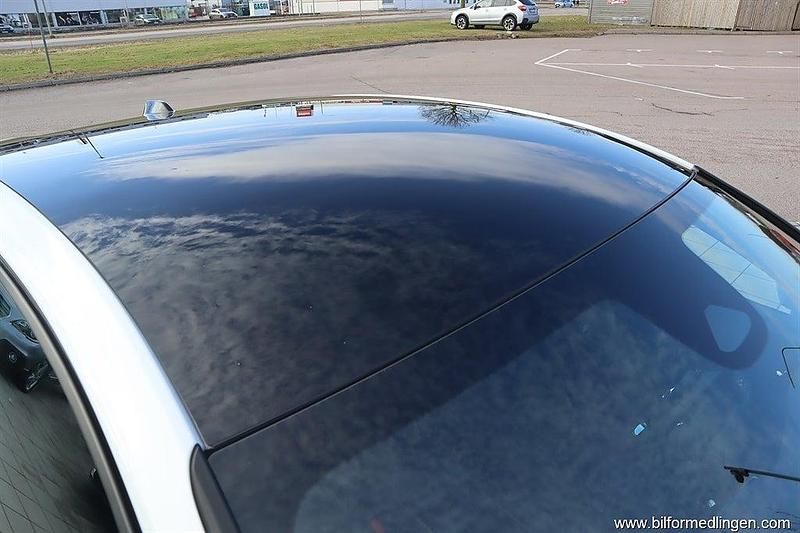 Begagnad Volvo EC40 Core 185 kW (252 HK) 2024 Vit svart SUV