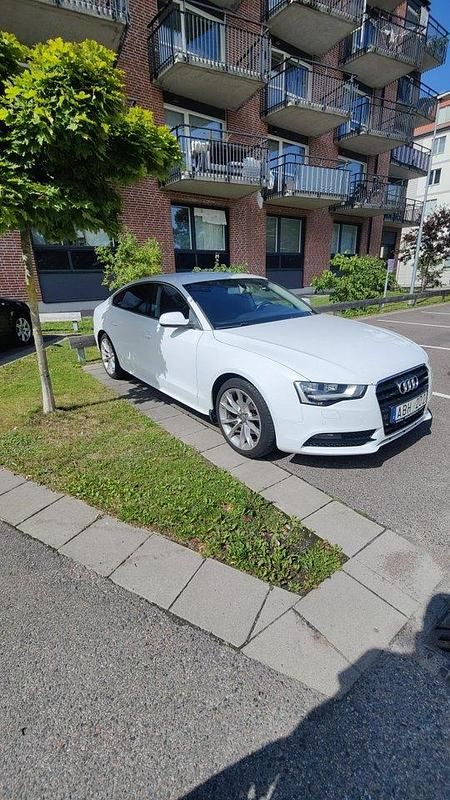 Vit Begagnad 2013 Audi A5 Sportback Comfort Halvkombi | 89 000 kr (Superpris) - Bild 1/4