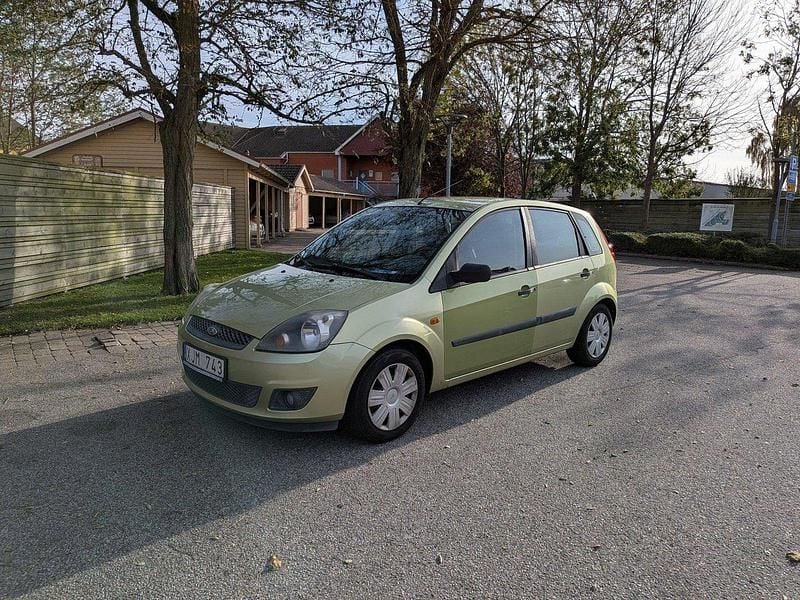 Grön Begagnad 2006 Ford Fiesta Halvkombi | 18 000 kr (Bra pris) - Bild 1/4