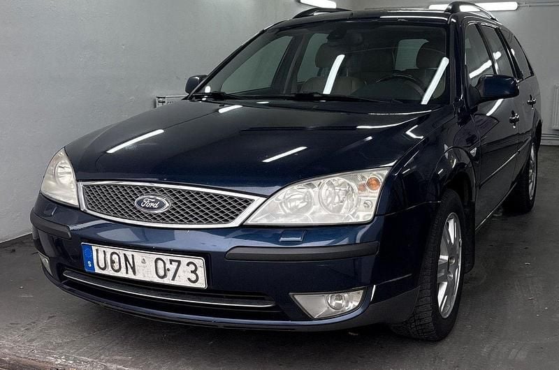 Mörkblå Begagnad 2003 Ford Mondeo Kombi | 20 000 kr - Bild 1/4