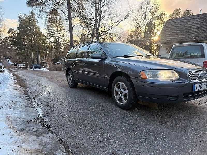 Begagnad Volvo V70 Dynamic 140 HK (102 kW) 2005 Grå Kombi