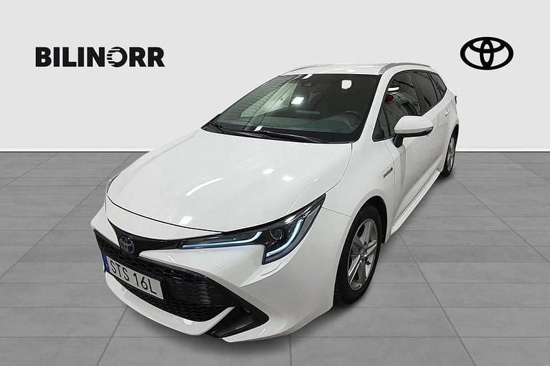 Begagnad Toyota Corolla Style 124 HK (91 kW) 2019 Vit Kombi