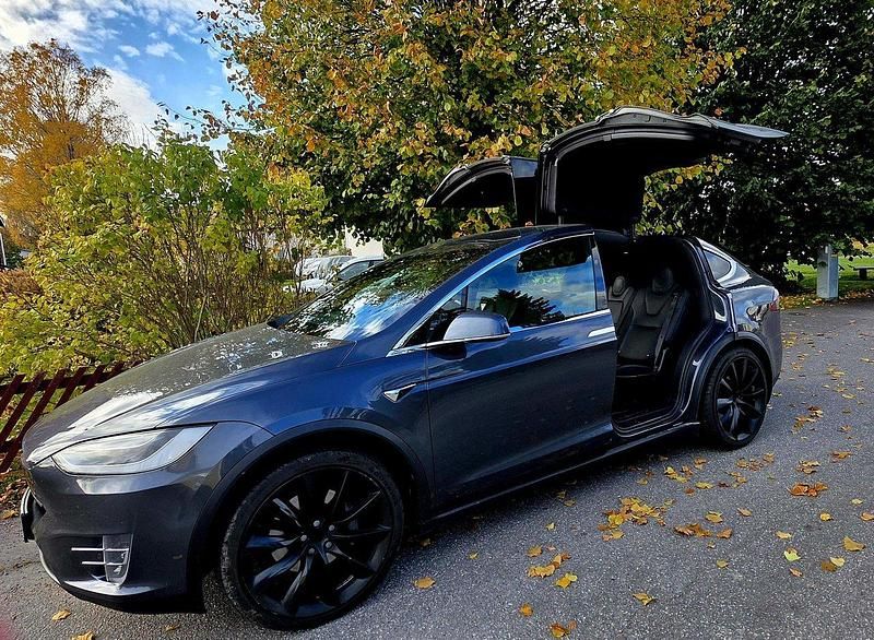Begagnad Tesla Model X Long Range AWD 311 kW (423 HK) 2018 Grå SUV