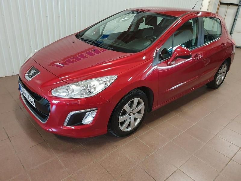 Begagnad Peugeot 308 93 HK (68 kW) 2012 Röd (rödmetallic) Halvkombi