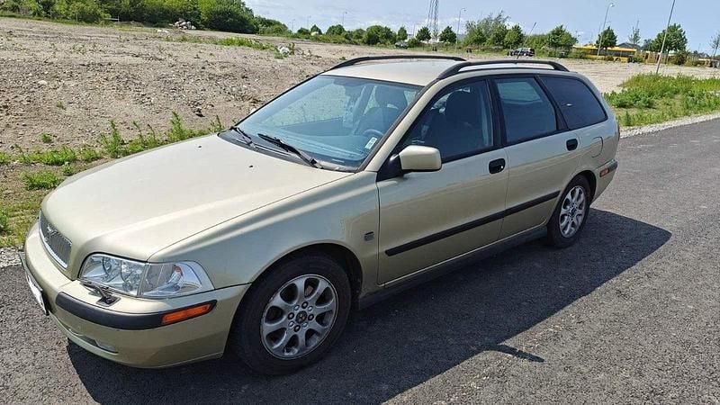 Begagnad 2001 Volvo V40 Kombi | 24 000 kr (Bra pris) - Bild 1/4