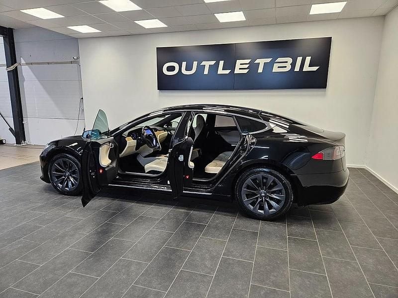 Begagnad Tesla Model S Long Range AWD 397 kW (541 HK) 2019 Svart Halvkombi