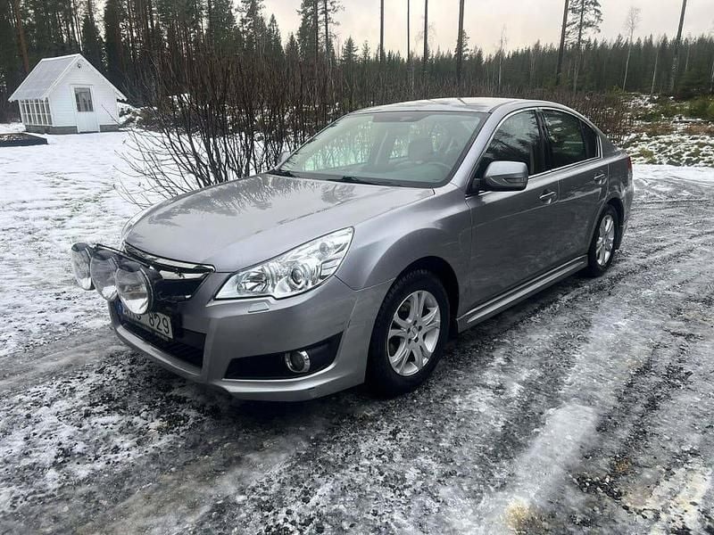 Begagnad 2010 Subaru Legacy Sport Sedan | 45 000 kr (Bra pris) - Bild 1/4