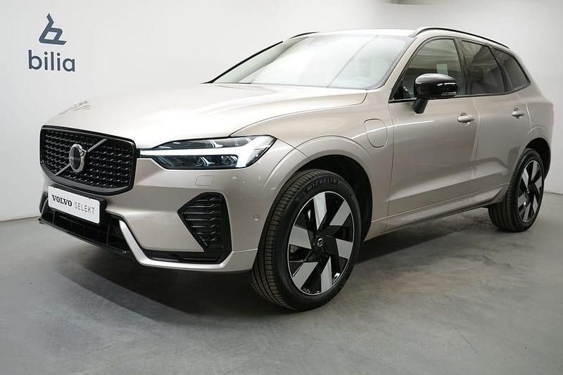Grå Begagnad 2025 Volvo XC60 Ultra SUV | 689 900 kr - Bild 1/3