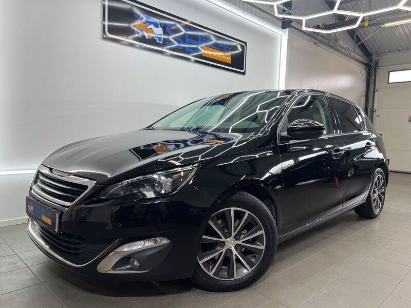 Svart Begagnad 2016 Peugeot 308 Allure Halvkombi | 114 900 kr (Lite dyr) - Bild 1/4