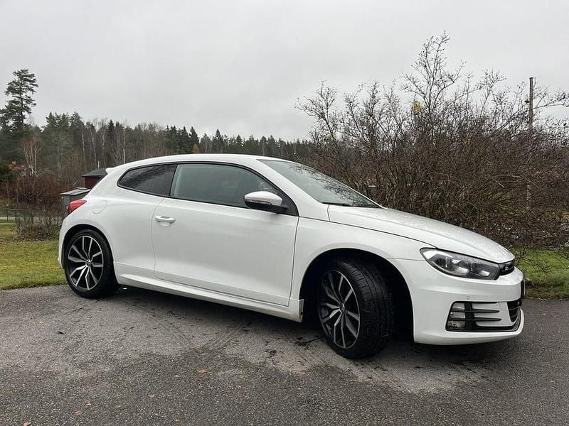 Begagnad 2016 VW Scirocco Sportkupé | 125 000 kr (Marknadspris) - Bild 1/4