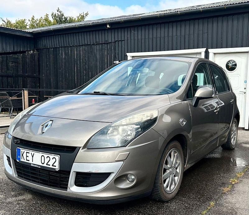 Ljusbrun Begagnad 2009 Renault Scénic III Minibuss | 29 900 kr (Lite dyr) - Bild 1/4