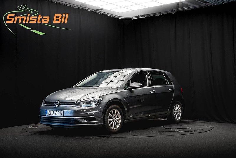 Mörkgrå (grå) Begagnad 2018 VW Golf VII Halvkombi | 169 600 kr (Marknadspris) - Bild 1/3