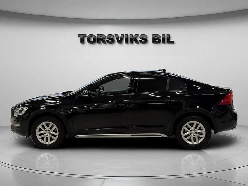 Begagnad Volvo S60 CC Momentum 190 HK (139 kW) 2018 Svart Sedan