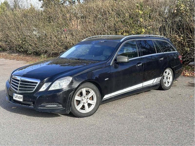 Svart Begagnad 2011 Mercedes E200 Kombi | 25 000 kr - Bild 1/4
