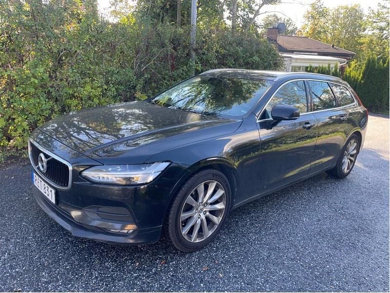 Svart Begagnad 2017 Volvo V90 Momentum Kombi | 105 000 kr (Marknadspris) - Bild 1/4