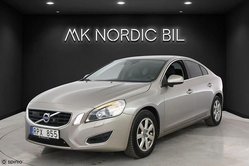 Ljusbrun Begagnad 2011 Volvo S60 Summum Sedan | 139 900 kr (Lite dyr) - Bild 1/4