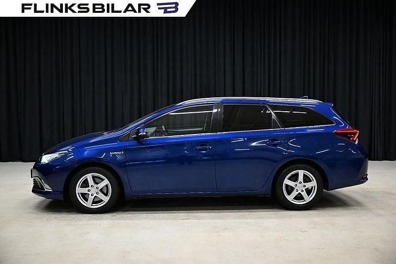 Blå Begagnad 2016 Toyota Auris Touring Sports Executive Kombi | 158 750 kr (Marknadspris) - Bild 1/4