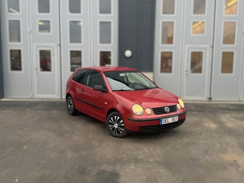 Röd Begagnad 2004 VW Polo Halvkombi | 49 900 kr - Bild 1/4