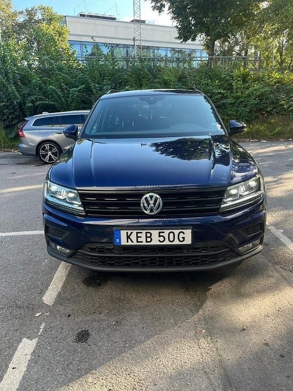 Blå Begagnad 2020 VW Tiguan SUV | 224 999 kr (Superpris) - Bild 1/4