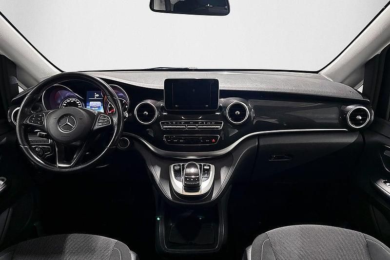 Begagnad Mercedes V220 163 HK (119 kW) 2015 Svart Minibuss