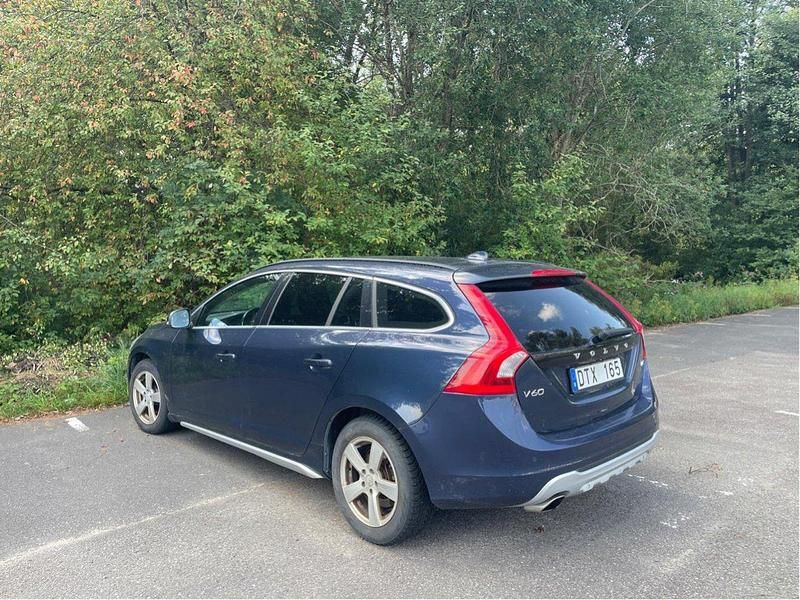 Blå Begagnad 2013 Volvo V60 Momentum Kombi | 89 000 kr (Bra pris) - Bild 1/4