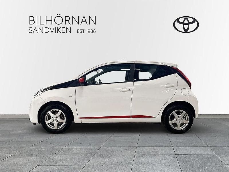 Begagnad Toyota Aygo X-play 72 HK (52 kW) 2021 Vit Halvkombi