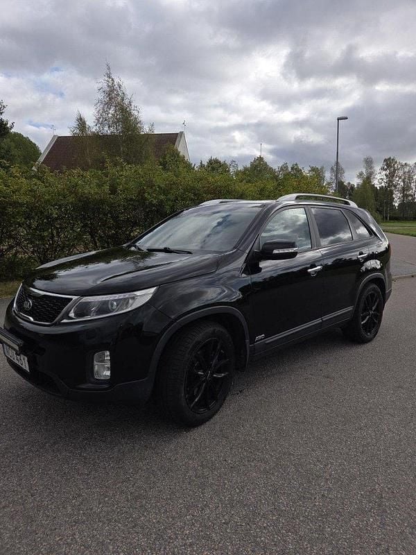 Svart Begagnad 2013 Kia Sorento SUV | 110 900 kr (Marknadspris) - Bild 1/4
