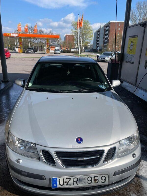 Grå Begagnad 2004 Saab 9-3 Linear Sedan | 18 000 kr (Marknadspris) - Bild 1/4