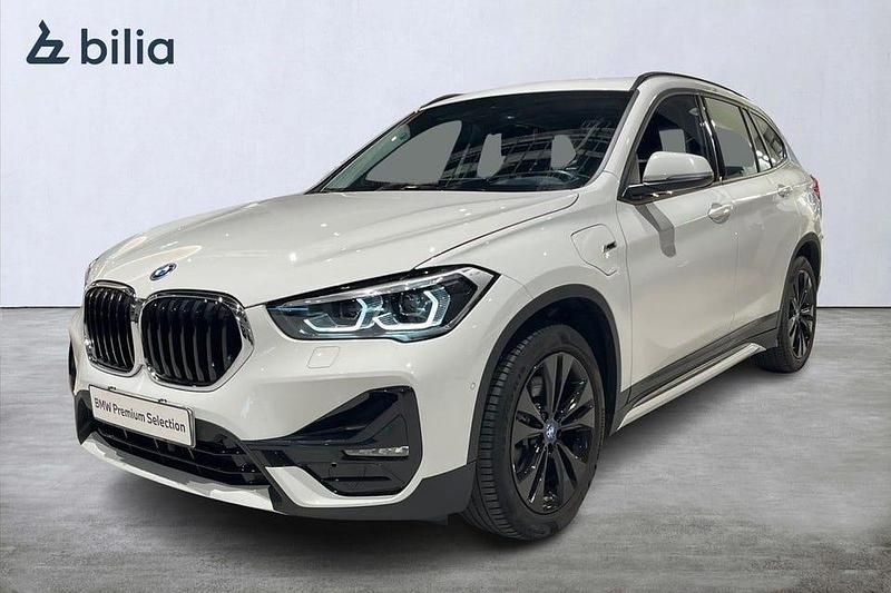 Vit Begagnad 2022 BMW X1 Sport Line SUV | 289 000 kr - Bild 1/3