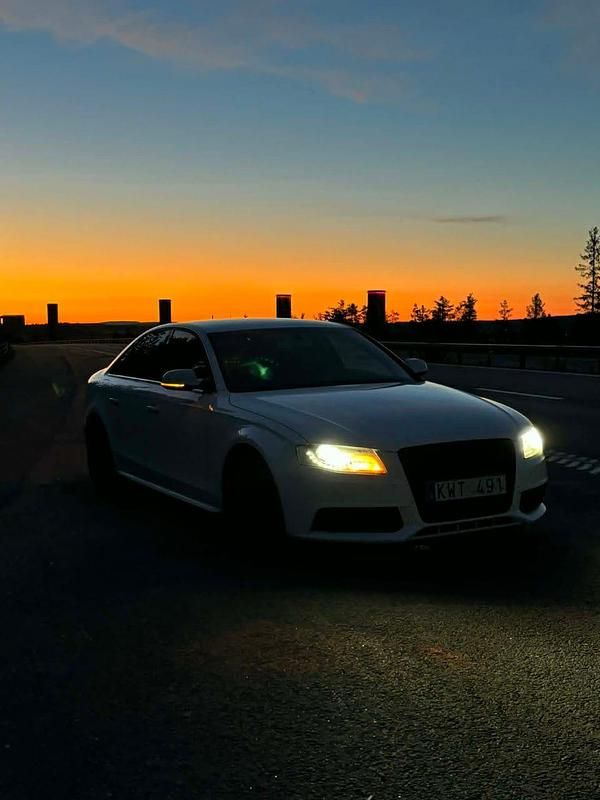 Vit Begagnad 2011 Audi A4 Sedan | 60 000 kr (Bra pris) - Bild 1/4