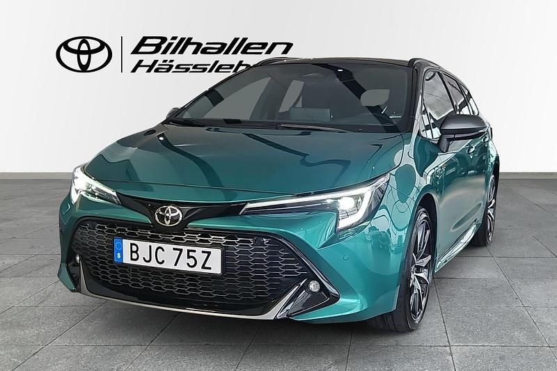 Grön Begagnad 2024 Toyota Corolla Sport Kombi | 369 900 kr (Lite dyr) - Bild 1/4