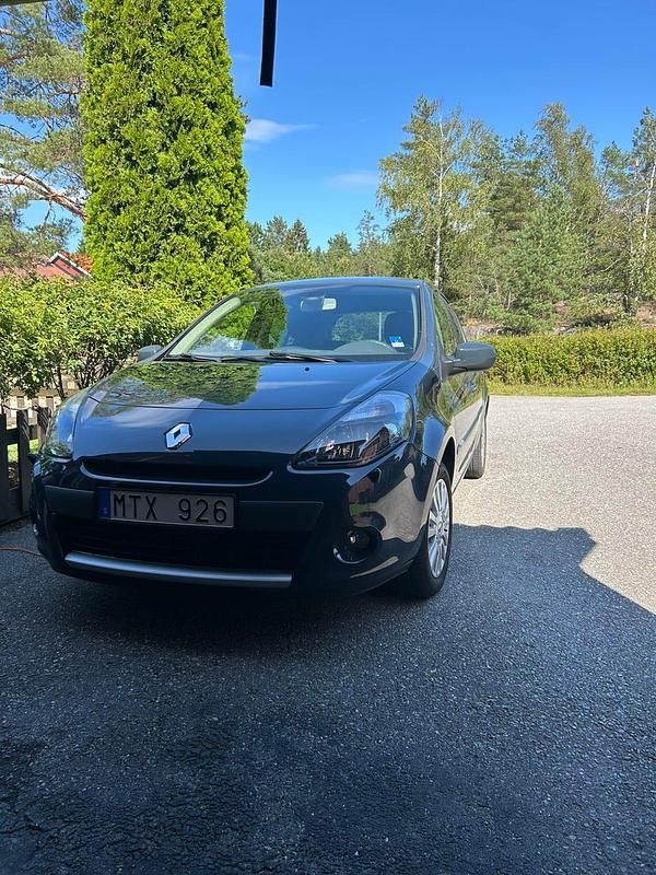 Begagnad 2012 Renault Clio R.S. Halvkombi | 52 900 kr (Marknadspris) - Bild 1/4