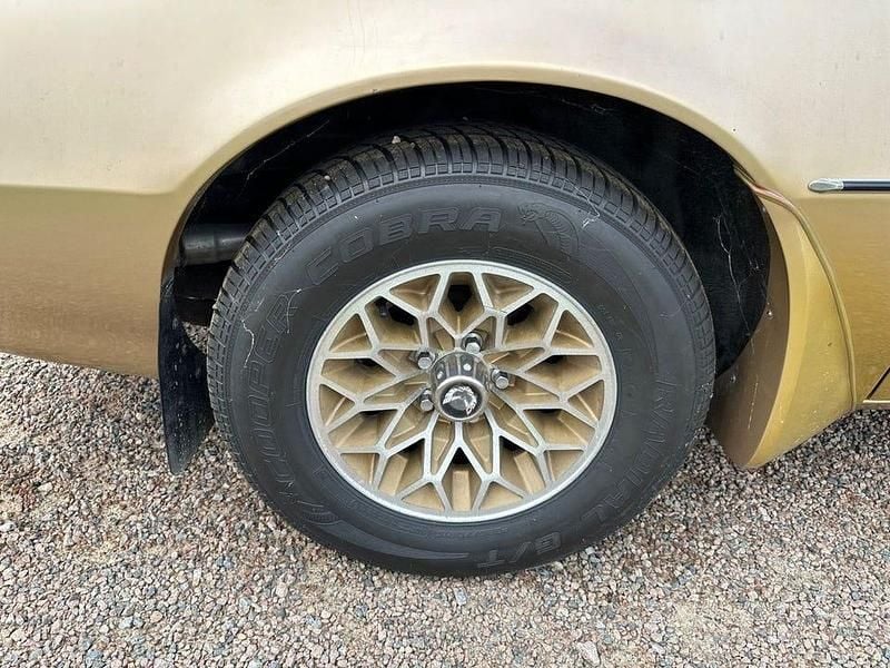 Begagnad Pontiac Trans Am 185 HK (136 kW) 1979 Beigeguld metallic Sportkupé