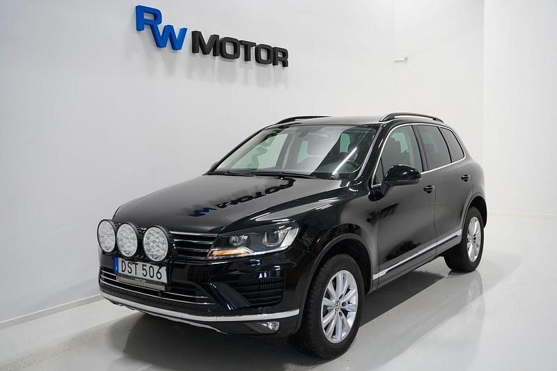 Svart Begagnad 2017 VW Touareg SUV | 229 900 kr (Marknadspris) - Bild 1/4